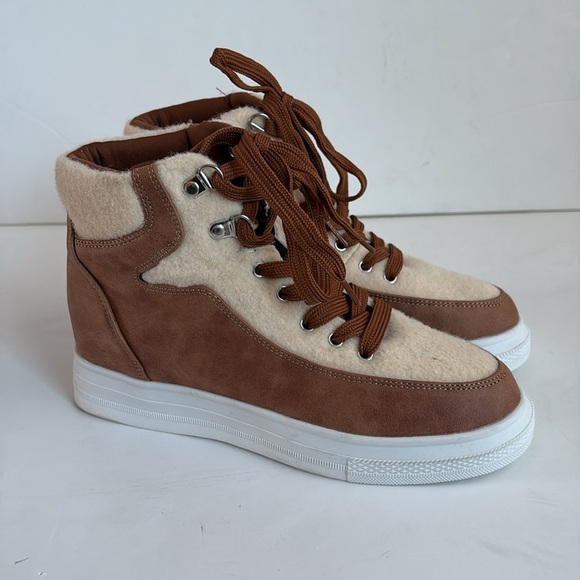 Yoki sneaker two tone cream faux fur and tan brown rounded toe lace up 8.5 - Picture 5 of 16